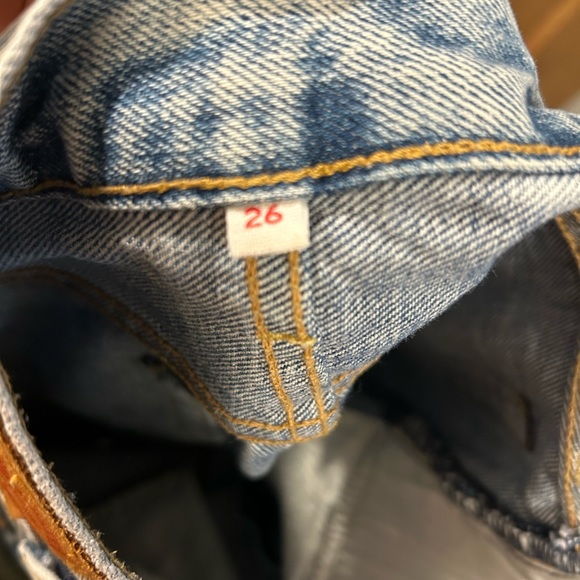 Straight Leg Levi's - Picture 3 of 4